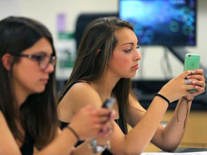 Building Focus, Building self discipline,Challenge yourself, dealing with distraction, discipline, distraction, foucs, helping with distraction, how to stop procrastination, improve concentration, stop procrastination