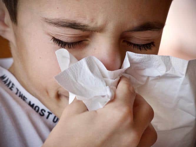 ways-to-avoid-cold-flu-sneezing-viral